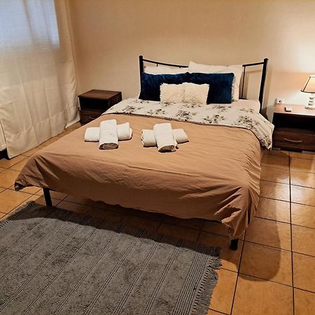 Appartamento House With Yard Subway 5Min Walk Atene Esterno foto